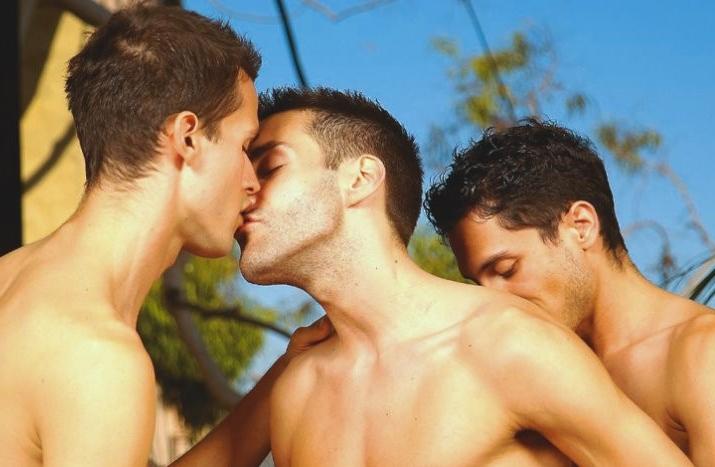 20P Three hot muscles sucking and fingering and screwing one another