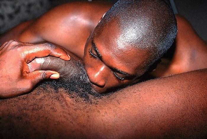 20P Ebony and latino muscles  sucking and rimming orgy