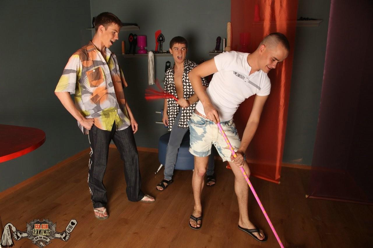 15P Muscular homo gets used as a boy toy by two eager twink masters
