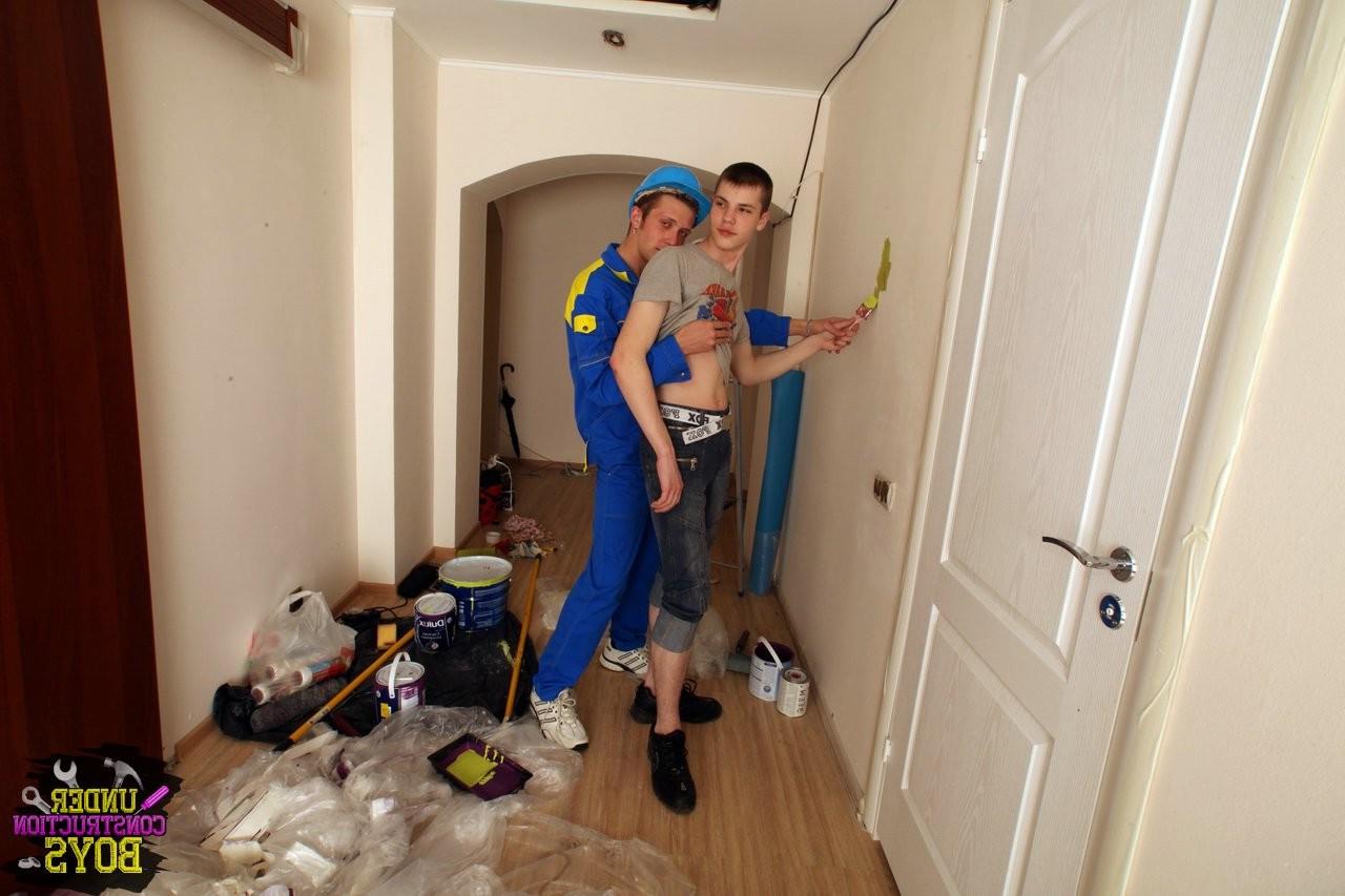 15P Under Construction homos having fun by sucking each other off