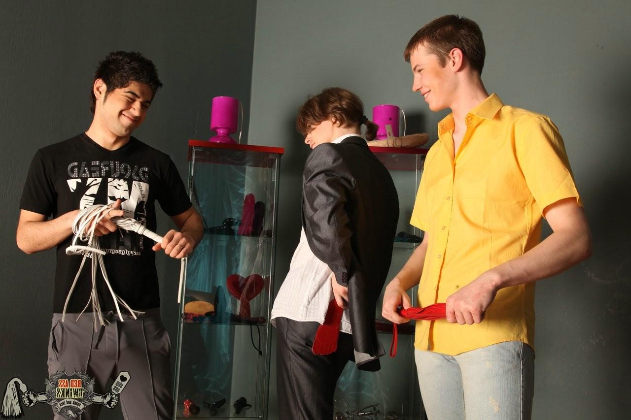 15P Blond sexy guy turned homo for his two dominant roommates