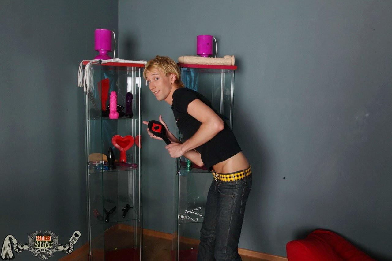 14P Blond ass of a sub homo gets spanked until it's all red