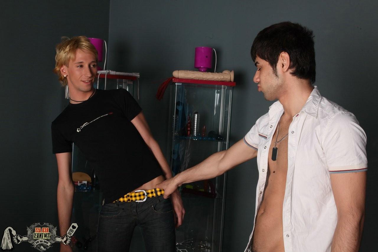 14P Blond ass of a sub homo gets spanked until it's all red