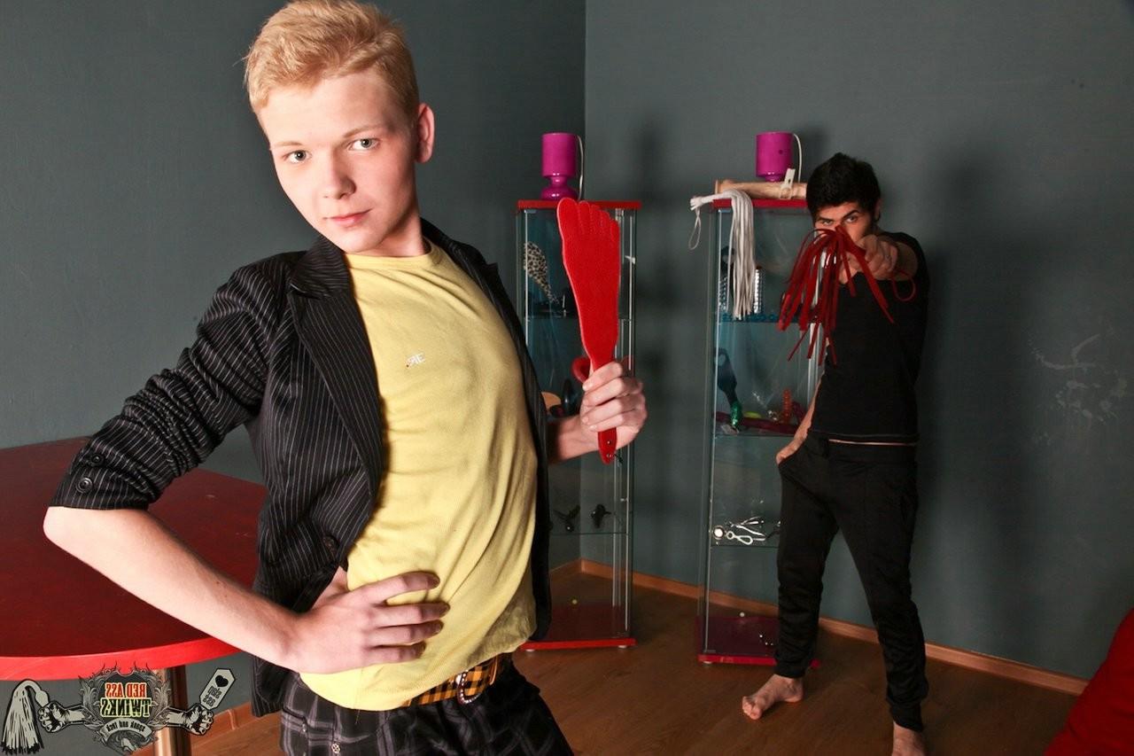 15P Blond guy gives head while his ass is being spanked