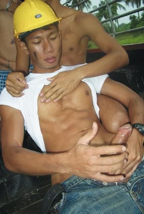 20P Three asian auto mechamics kissing and jerking off in the raw