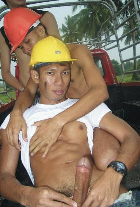 20P Three asian auto mechamics kissing and jerking off in the raw