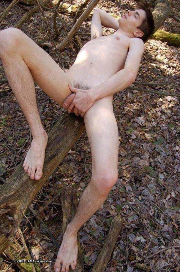 16P Picture gallery of an amateur BF jerking off outdoors 