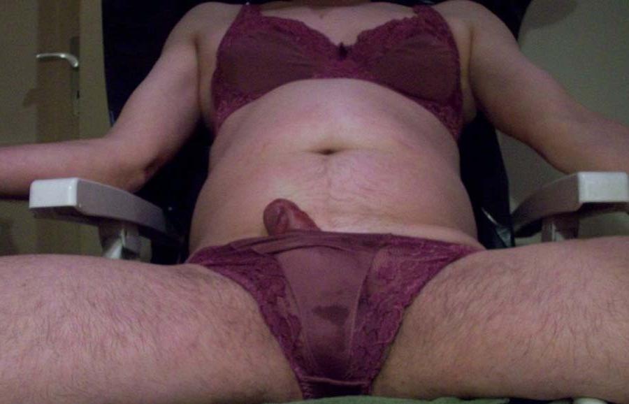 15P Picture gallery of a gay dude displaying his boner 