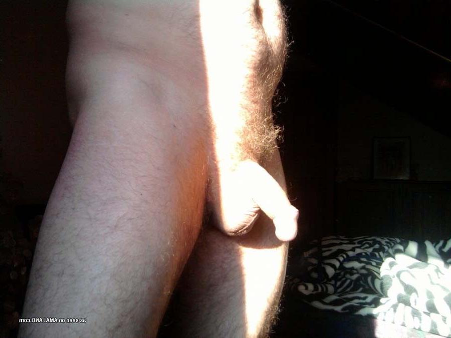 15P Picture gallery of a kinky jock displaying his dick 