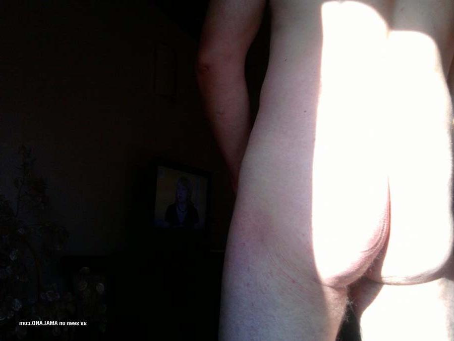 15P Picture gallery of a kinky jock displaying his dick 