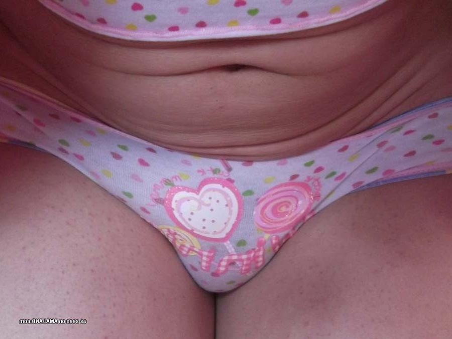 16P Photo set of a wild sleazy sissy fucking his ass 