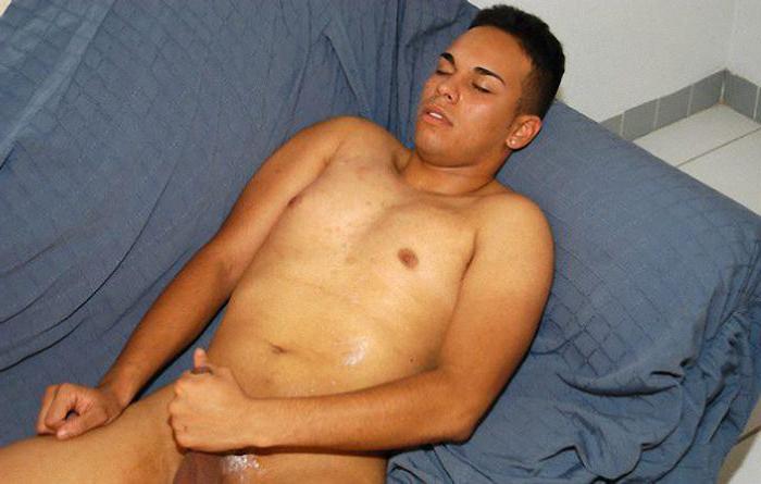 20P Latino knights screwing and jerking each other off in a motel