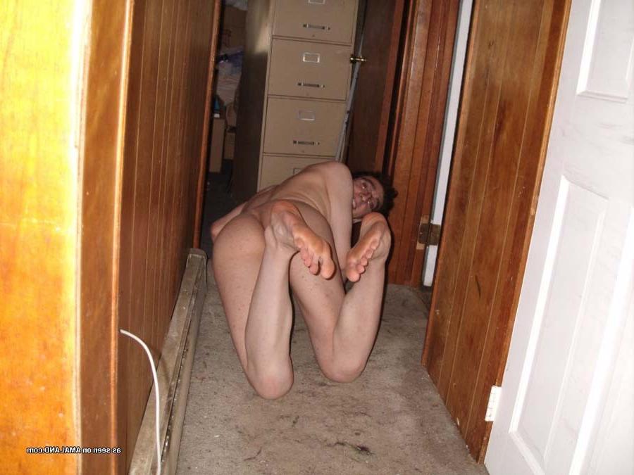 16P Photos of a naked geeky twink getting sleazy on cam 