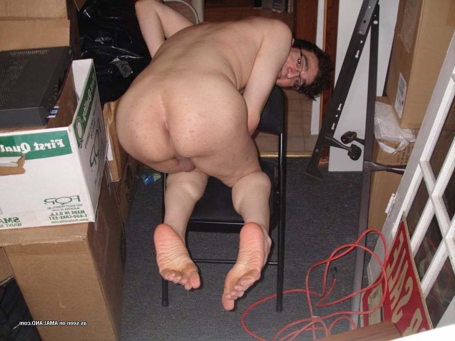 16P Photos of a naked geeky twink getting sleazy on cam 