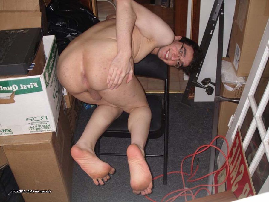 16P Photos of a naked geeky twink getting sleazy on cam 