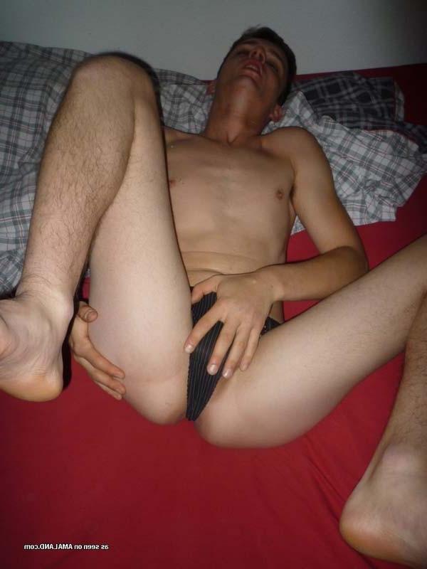15P Pictures of naughty gay amateur hunks 
