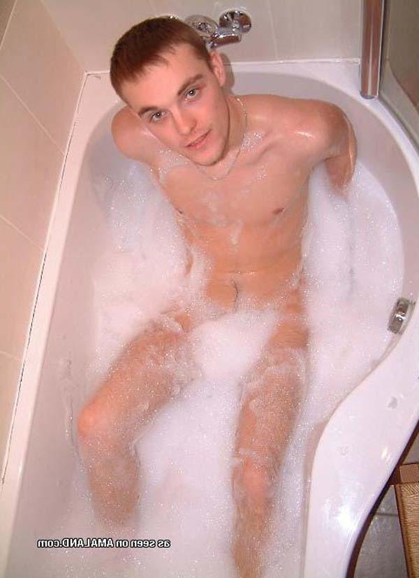 16P Pictures of sexy amateur hunks who got wild and kinky 