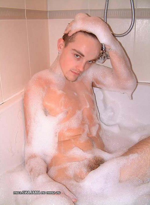 16P Pictures of sexy amateur hunks who got wild and kinky 