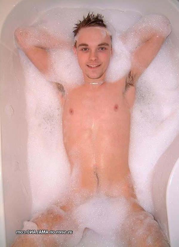 16P Pictures of sexy amateur hunks who got wild and kinky 