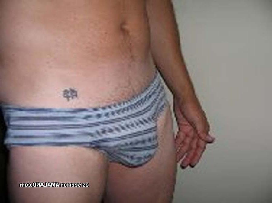 16P Photos of an amateur hunk who cums inside his boxers 