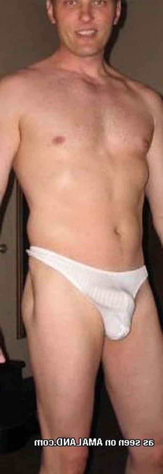 16P Photos of an amateur hunk who cums inside his boxers 