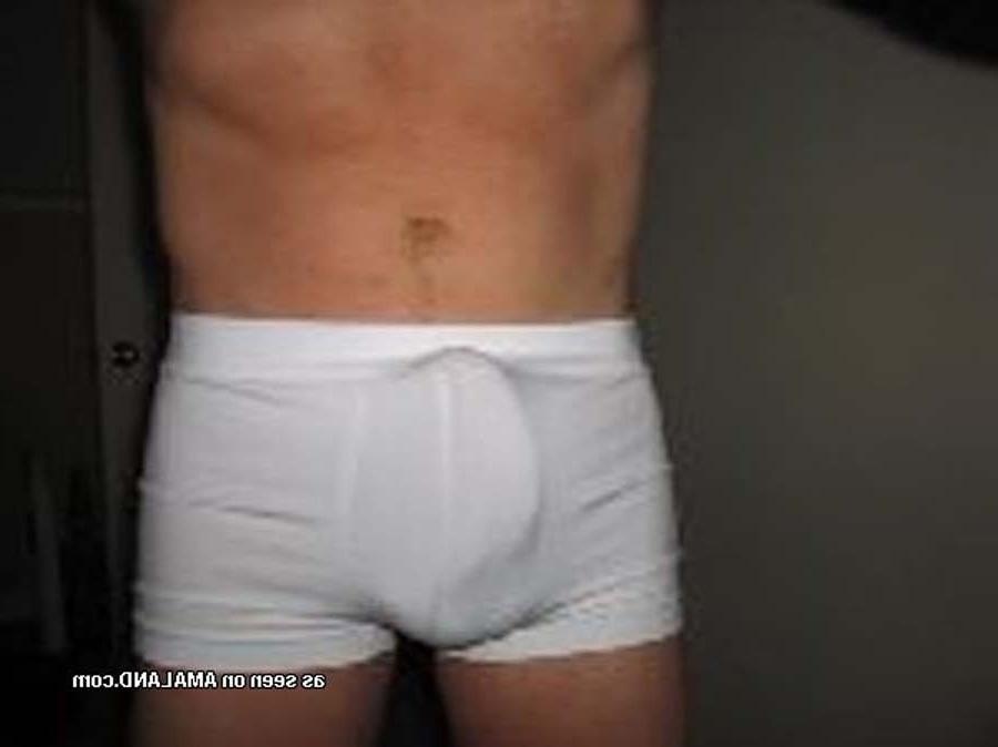 16P Photos of an amateur hunk who cums inside his boxers 