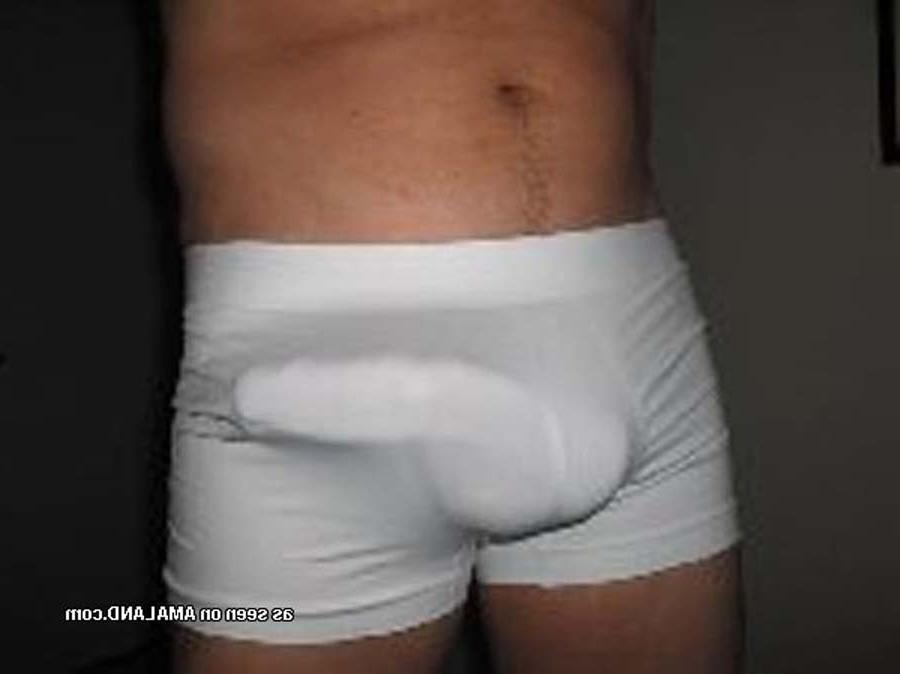 16P Photos of an amateur hunk who cums inside his boxers 