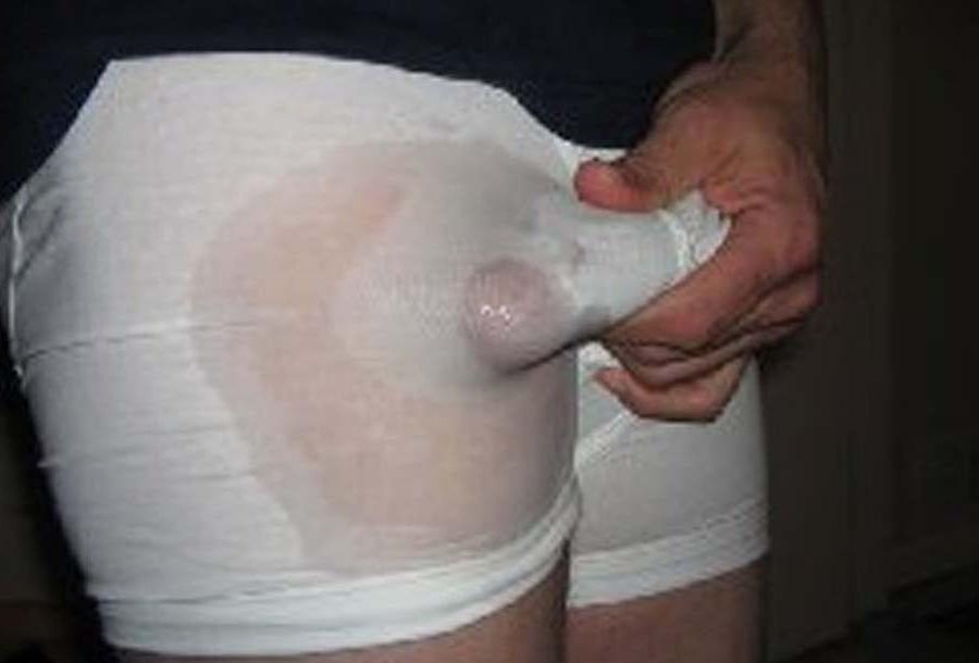 16P Photos of an amateur hunk who cums inside his boxers 