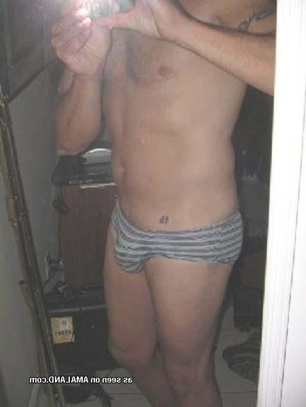 16P Photos of an amateur hunk who cums inside his boxers 