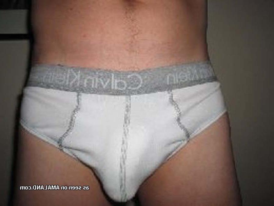 16P Photos of an amateur hunk who cums inside his boxers 