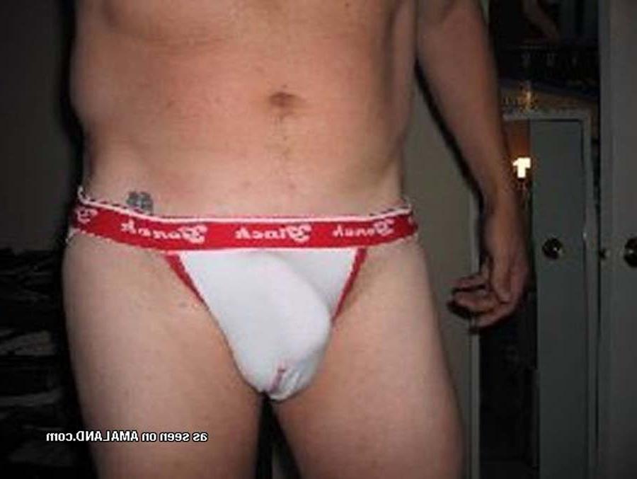 16P Photos of an amateur hunk who cums inside his boxers 