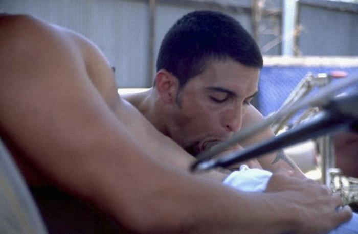 20P Two cute hunks enjoy mutual sucking and fucking on an auto dump