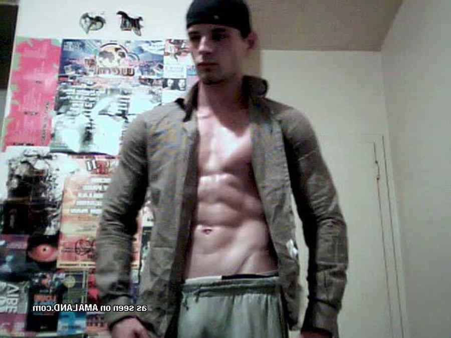 16P Ripped hunk self-shooting and showing off his thick cock