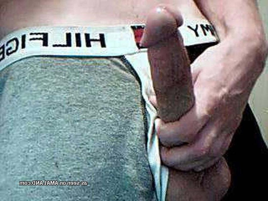 16P Ripped hunk self-shooting and showing off his thick cock