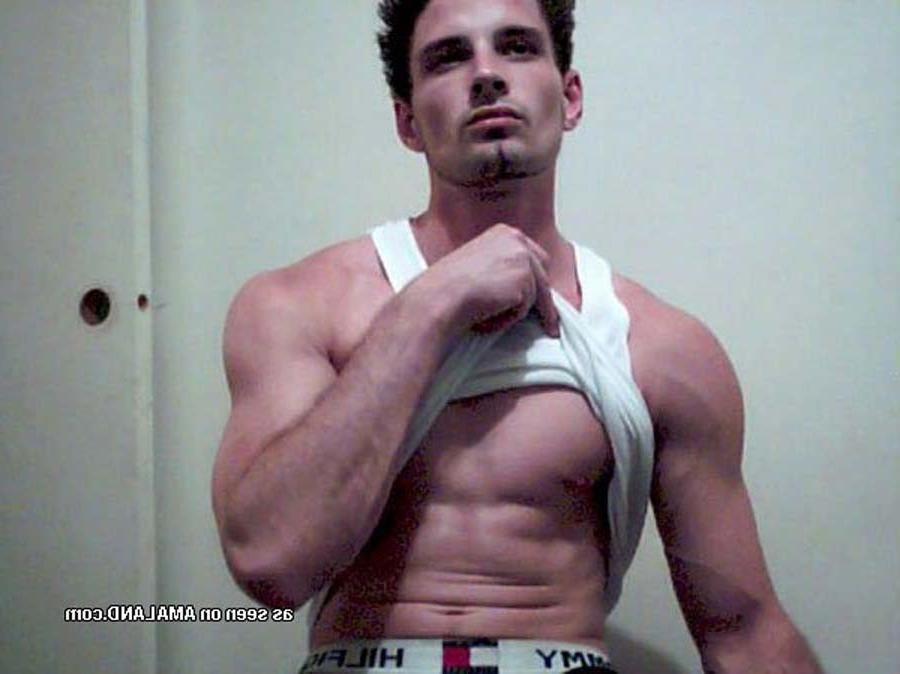 16P Ripped hunk self-shooting and showing off his thick cock