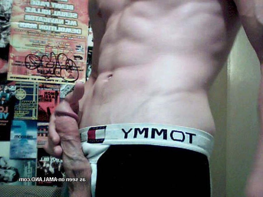 16P Ripped hunk self-shooting and showing off his thick cock