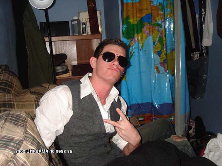 15P Two cool hunks self-shooting and showing off their stiff cocks