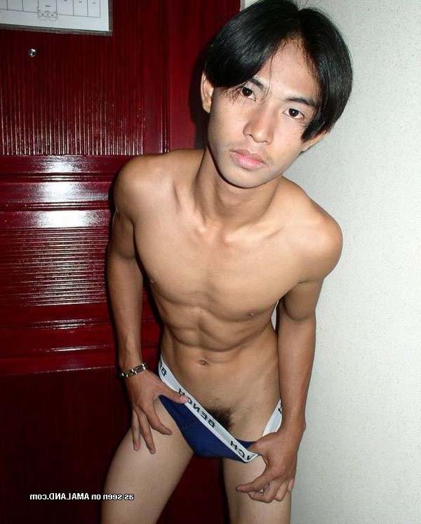 16P Photo set of an Asian twink posing in the nude 