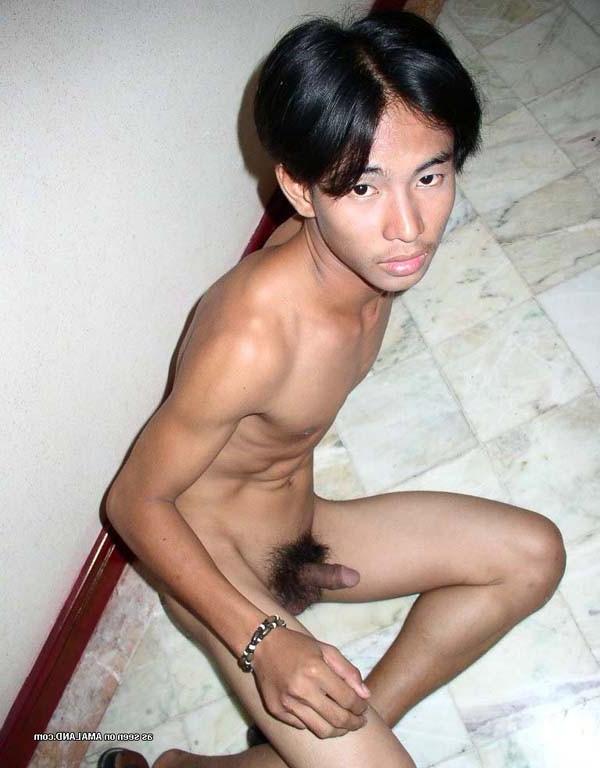 16P Photo set of an Asian twink posing in the nude 