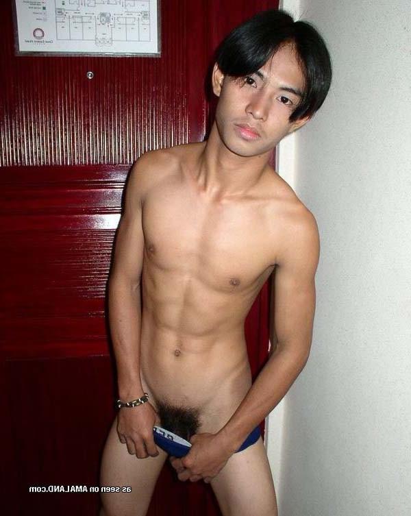 16P Photo set of an Asian twink posing in the nude 
