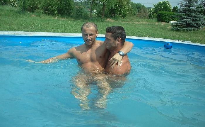 20P Mature muscles wrestling and thrusting by the pool