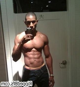 10P Big dude with big muscles showcase his goodies to the camera