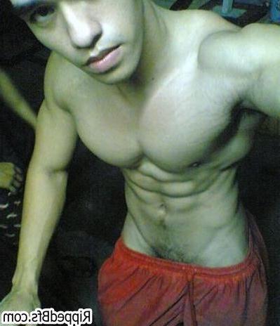 10P Big dude with big muscles showcase his goodies to the camera