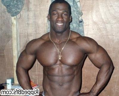10P Big dude with big muscles showcase his goodies to the camera