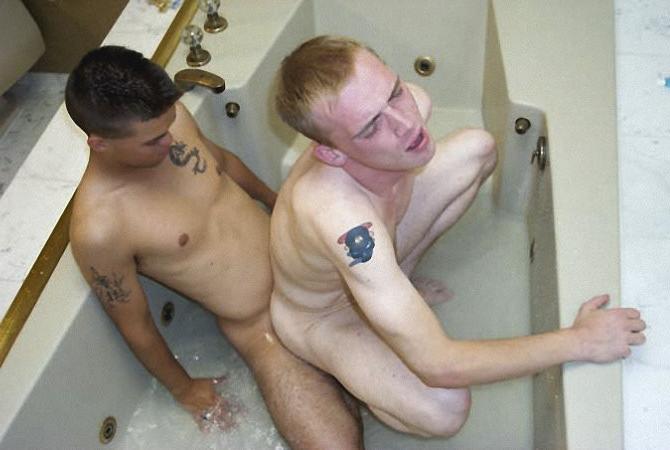 20P Three gorgeous twinks screwing by turn and cumming in a bath