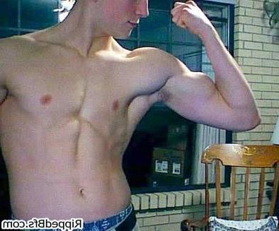 10P Hunk dude flex up his big muscles in different positions