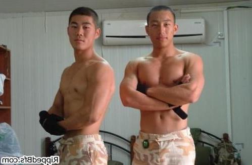 10P Hunk dude flex up his big muscles in different positions