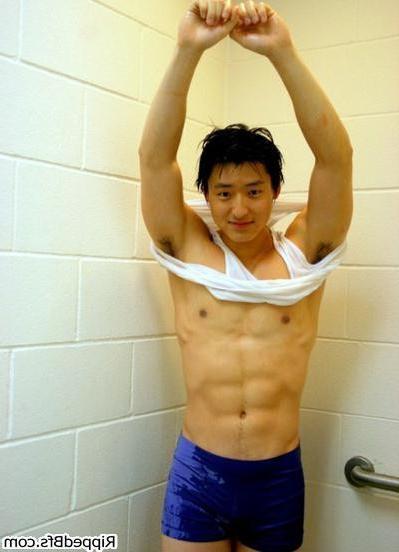 10P Hunk dude with nice upper body showing off his goodies