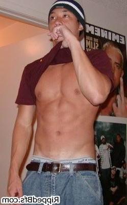 10P Topless dude flex his muscles in different positions outdoor