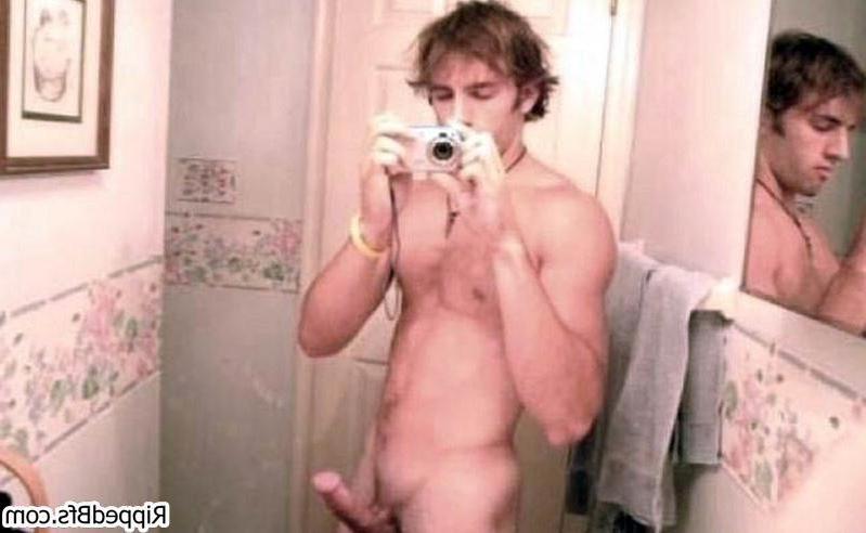 10P Hunk dude wearing only his boxers showing up his muscles